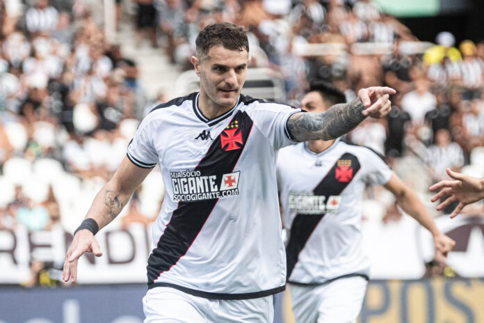 Vegetti ajudou o Vasco a vencer no Nilton Santos com dois gols. (Foto: Leandro Amorim/Vasco)