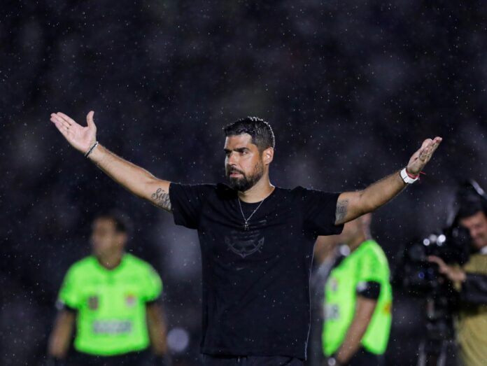 António Oliveira vem tendo um ótimo começo no comando do Corinthians. (Foto: Rodrigo Coca/Agência Corinthians)