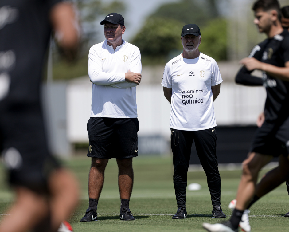 Mano Menezes e Thiago Kosloski trabalharam juntos no Timão. (Foto: Rodrigo Coca/Agência Corinthians)