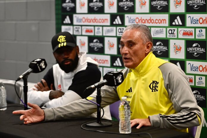 Tite afirmou estar vendo evolução no time. (Foto: Marcelo Cortes/CRF)