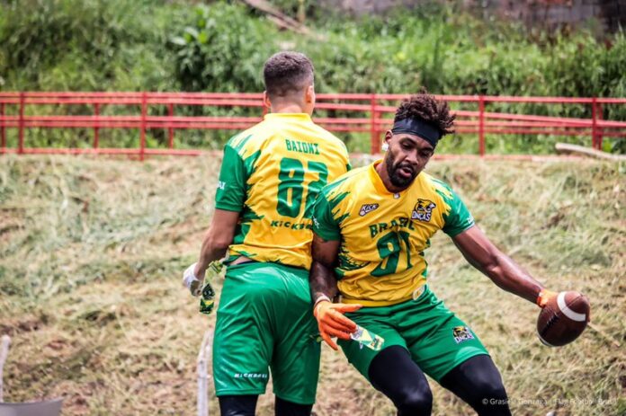 Wide Receiver Mega disputando camp para mundial de Flag Football