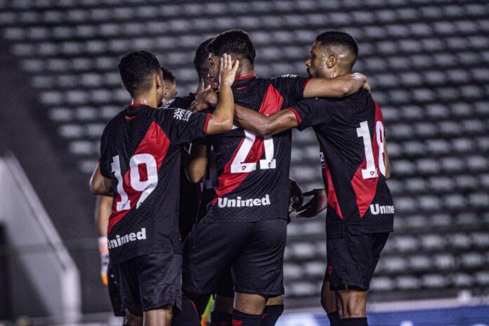 Goianos vieram à Brasília e avançaram na Copa do Brasil. (Foto: Pedro Santana)